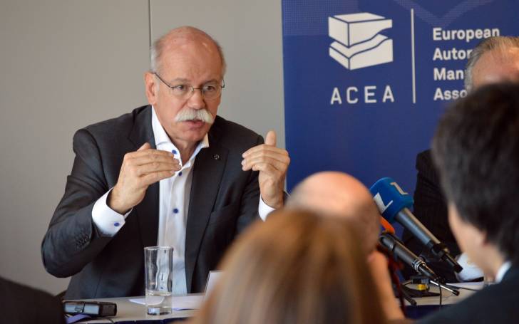 , Auto industry forecasts modest growth for 2016