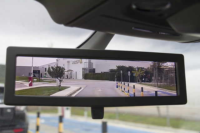 , Ficosa introduces an intelligent interior mirror that improves rear view