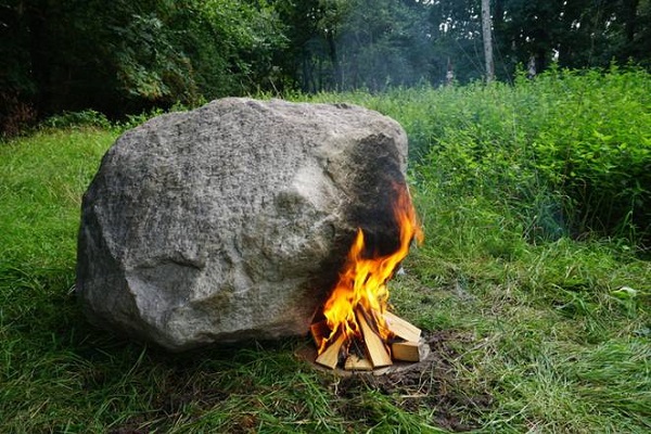 , Fire-Powered Wifi Router in a Stone Aims to Take You Online in the Wild