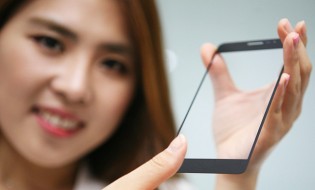 An LG Innotek model promotes its under-glass fingerprint sensor module. The world's largest smartphone camera module maker said Sunday the button-less fingerprint sensor module will help handset makers improve such features as waterproofing and dust protection. / Courtesy of LG Innotek