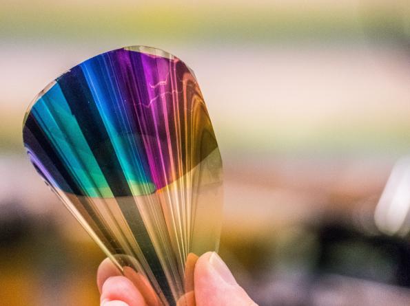 , Bendable electronic paper displays whole colour range