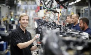 Dr Andreas Schenkel in the engine production of Mercedes-Benz. Dr. Schenkel is the CEO of the newly established company “Mercedes-Benz Manufacturing Poland” and is responsible for the production at the new location in Jawor, which will start in 2019.