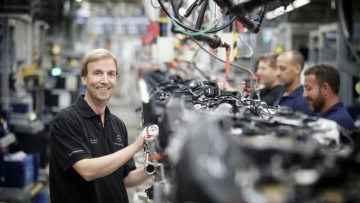 Dr Andreas Schenkel in the engine production of Mercedes-Benz. Dr. Schenkel is the CEO of the newly established company “Mercedes-Benz Manufacturing Poland” and is responsible for the production at the new location in Jawor, which will start in 2019.