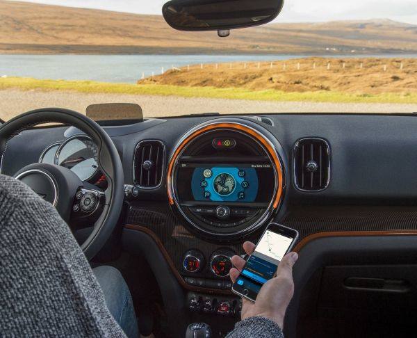 , Digital lifestyle: MINI Connected expands to include a new personal mobility assistant.