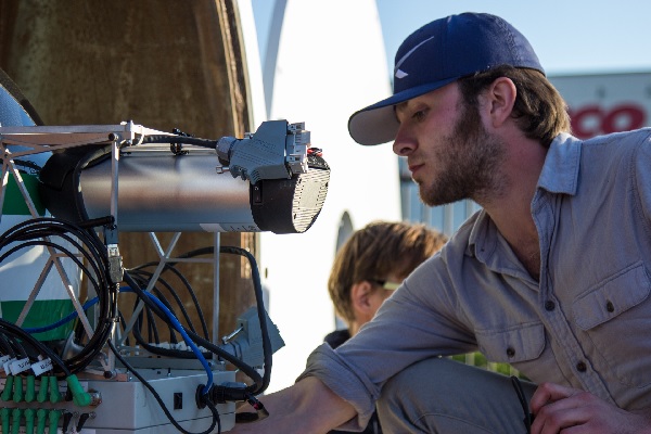 , Academic Teams designed a Hyperloop pods reaching 1,200 km/h in an Elon Musk’s SpaceX competition