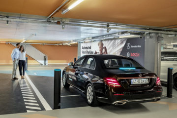 , Bosch and Daimler demonstrate driverless parking in real-life traffic: World premiere in the multi-storey car park of the Mercedes Benz Museum