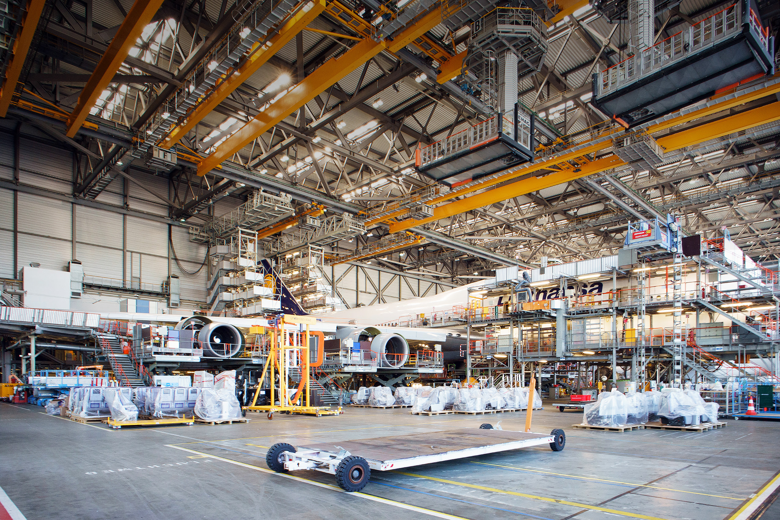 , Small Beacons, big Impact – Why Lufthansa Industry Solutions relies on BLE-Beacon technology from ecom&rlm;