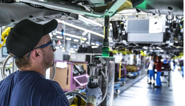 , Smart Data Analytics: BMW Group relies on intelligent use of production data for efficient processes and premium quality
