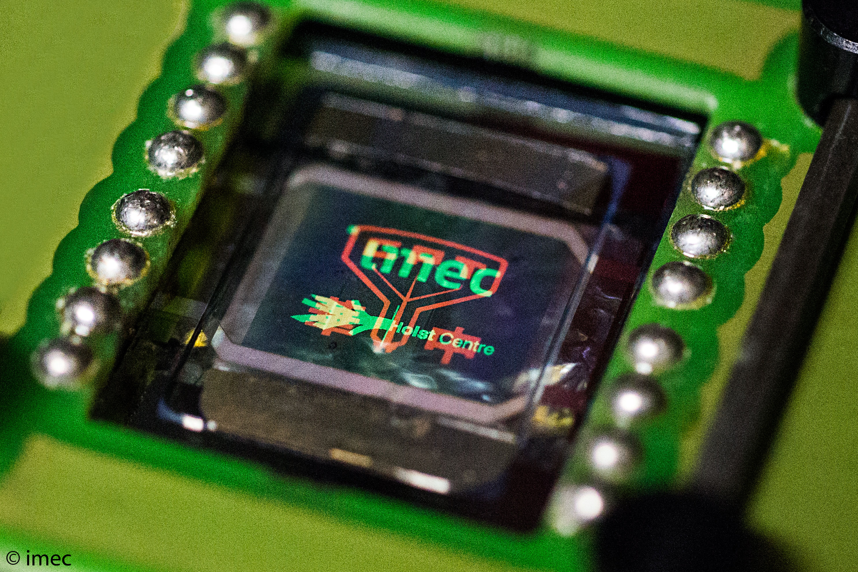 , CPT and imec / Holst Centre Demonstrate 1250 ppi, FMM-free Multicolor OLED Displays with Photolithography