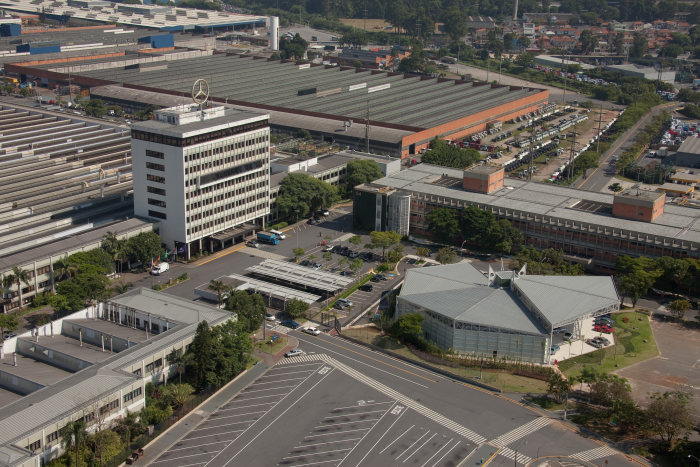 , Daimler invests around 600 million euros into commercial vehicle business in Brazil