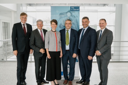 , Digital all-round: the European research project iDev40 focuses on networking – from the idea and concept to the consumer