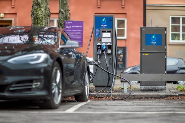 , ABB technology in 40 fast-charging stations across Sweden for Vattenfall