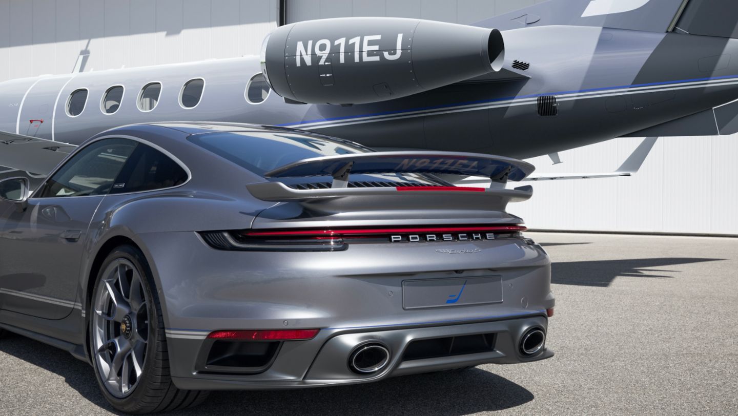 , Porsche and Embraer present the ultimate pair: a sports car and a jet