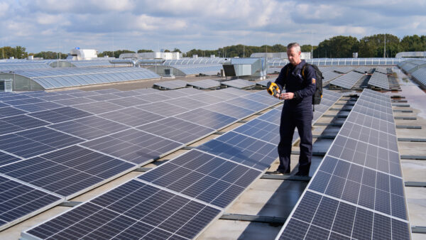 , Fluke introduces key benefits of user-friendly testing tools for solar power technicians